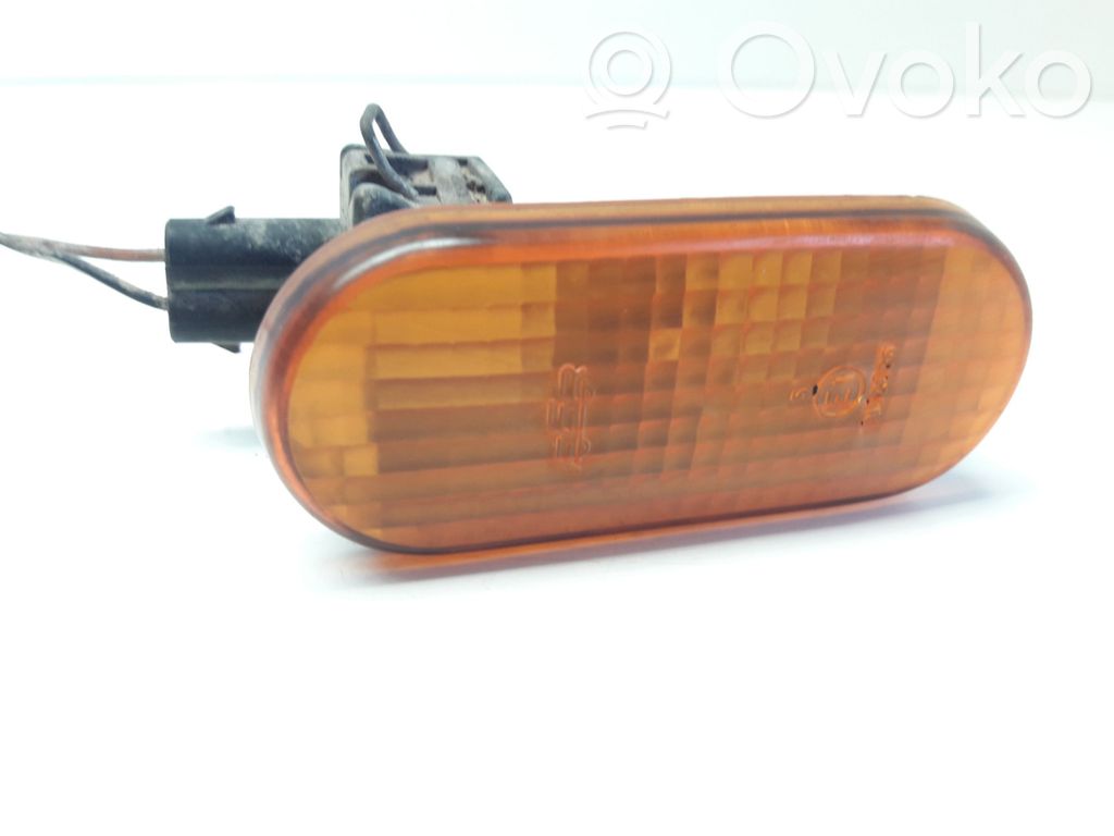 Volkswagen Golf III Seitenblinker 