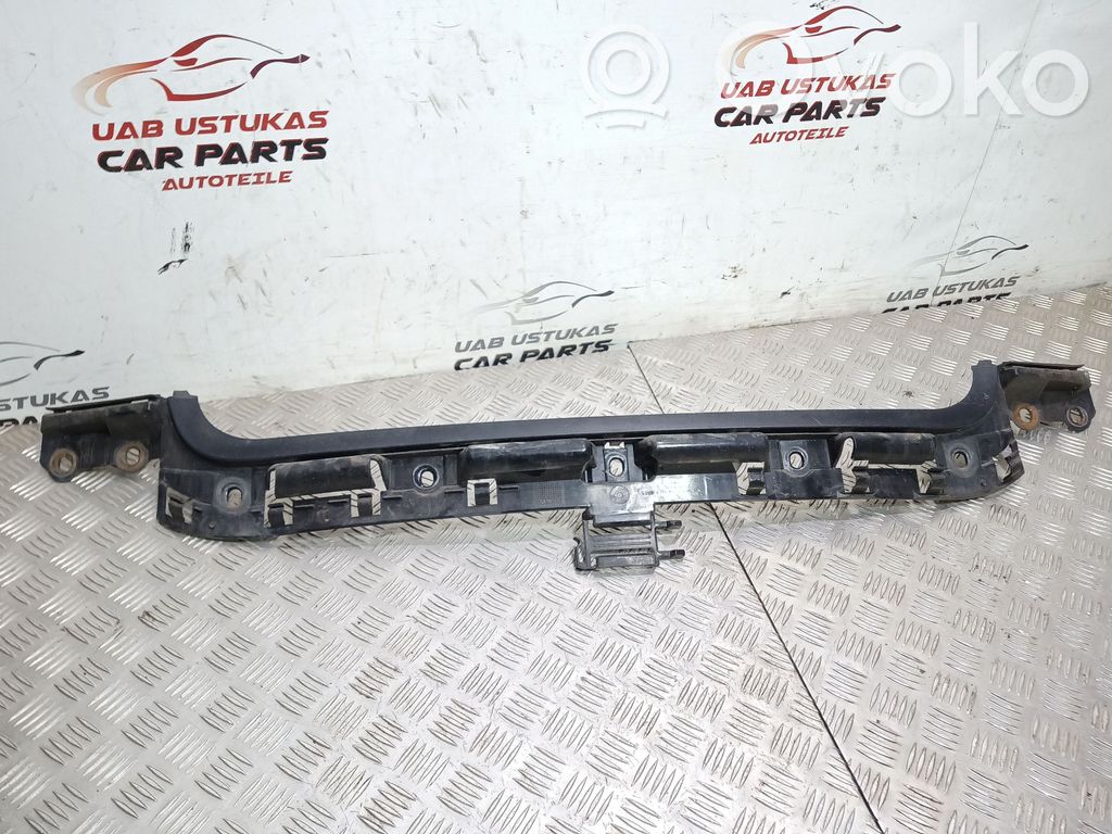 BMW 1 E81 E87 Galinis laikiklis bamperio 