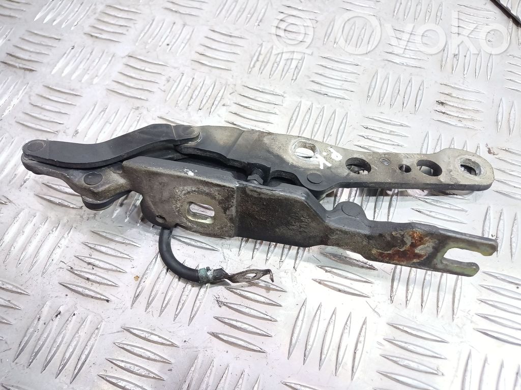 Engine bonnet/hood hinges   8200123