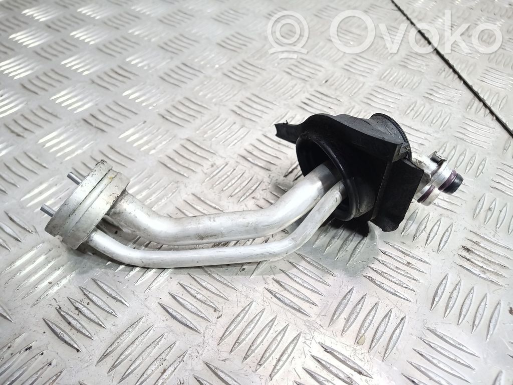 BMW 3 E46 Ilmastointilaitteen putki (A/C) 
