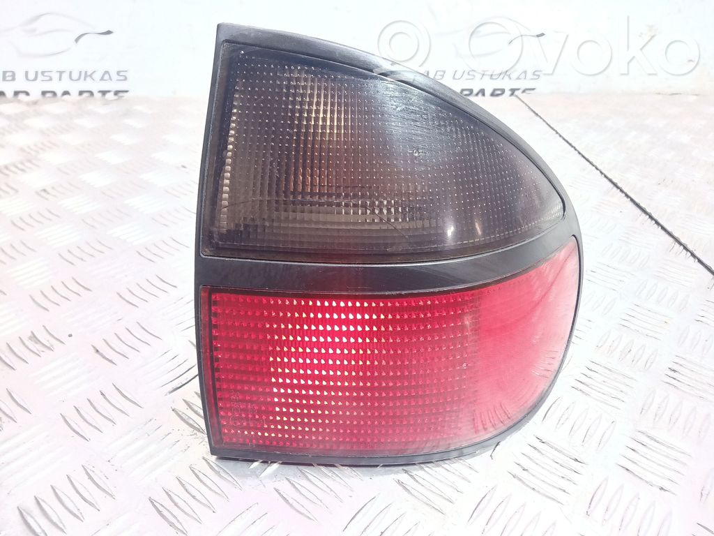 Renault Laguna I Galinis žibintas kėbule 