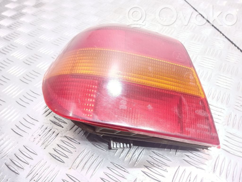 Ford Fiesta Aizmugurējais lukturis virsbūvē 