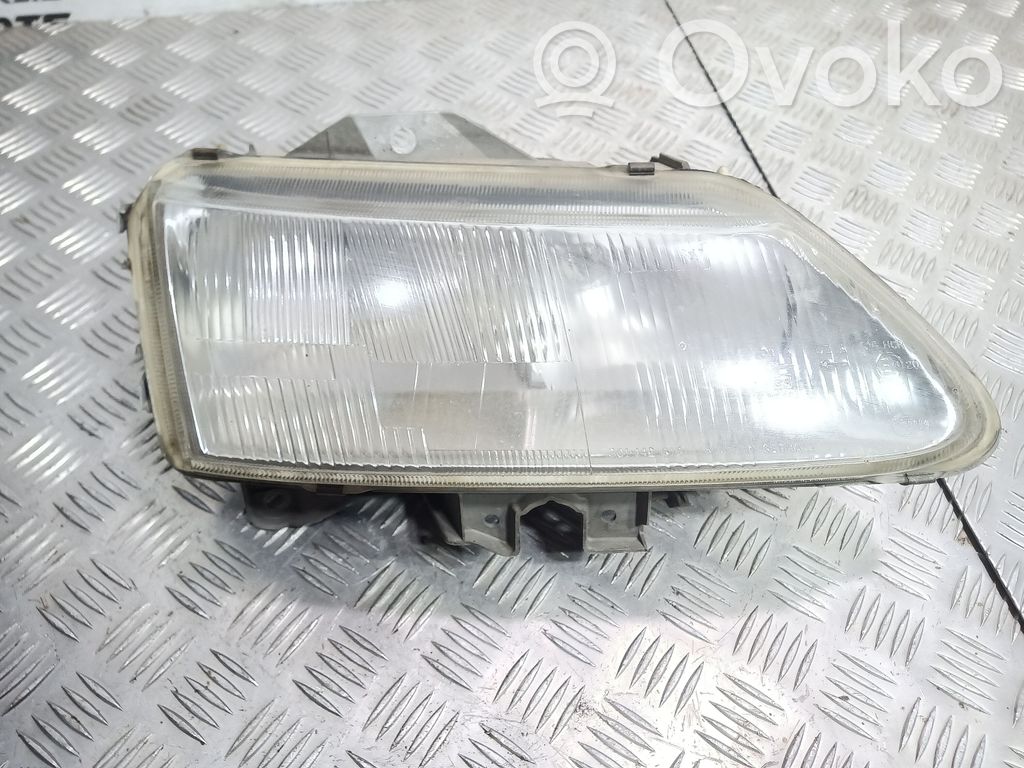Renault Laguna I Far 