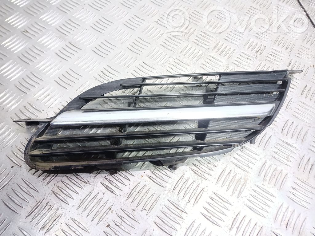 Nissan Almera Tino Front bumper upper radiator grill 