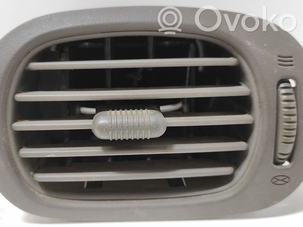 Chrysler Voyager Šoninės oro grotelės 