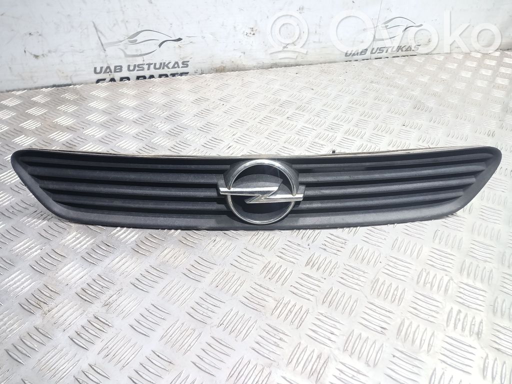 Opel Astra G Etupuskurin ylempi jäähdytinsäleikkö 