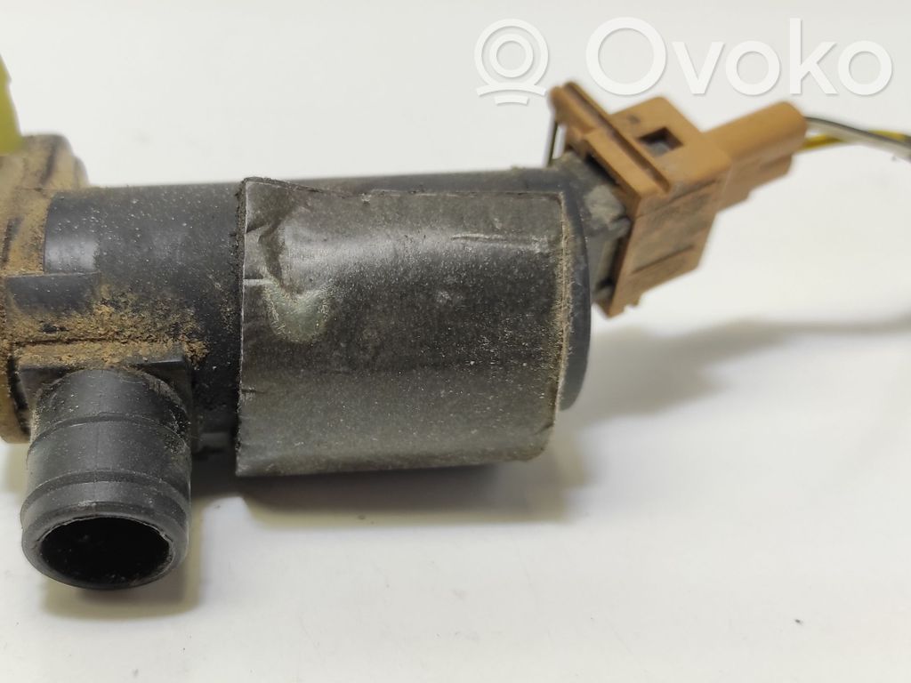 Ford Focus Windscreen/windshield washer pump 