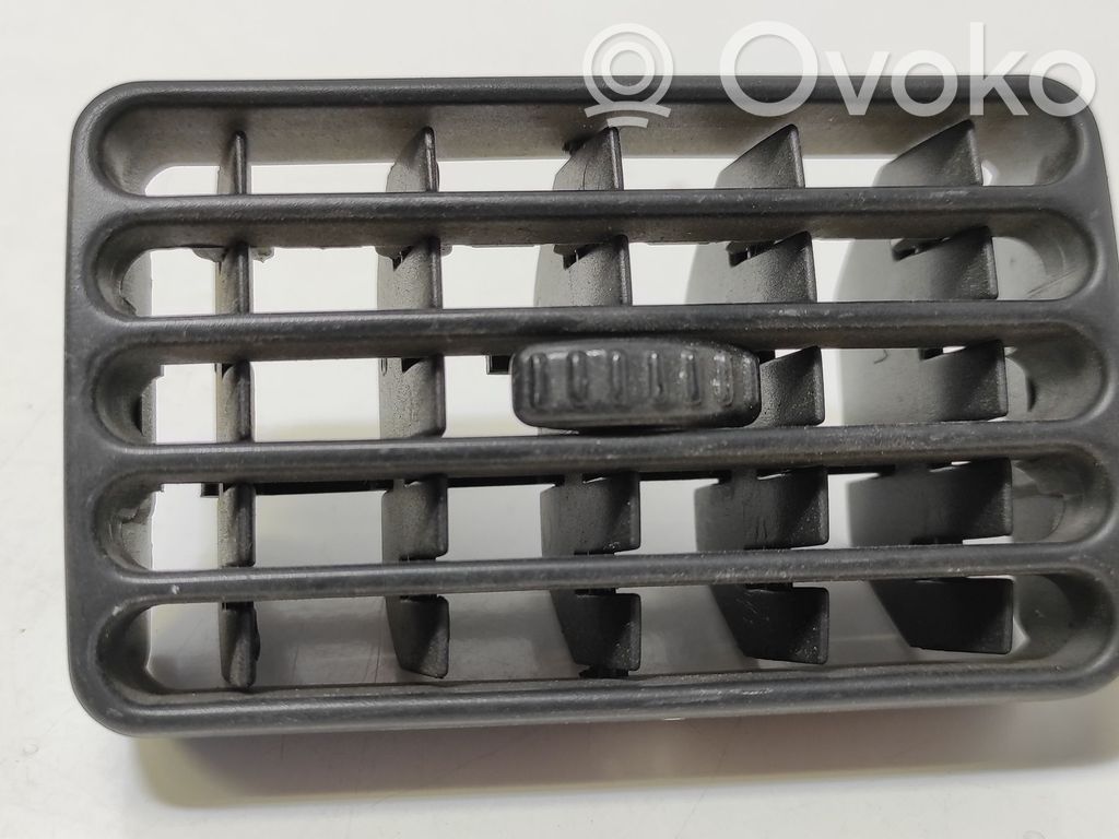 Rejilla de ventilación central del panel