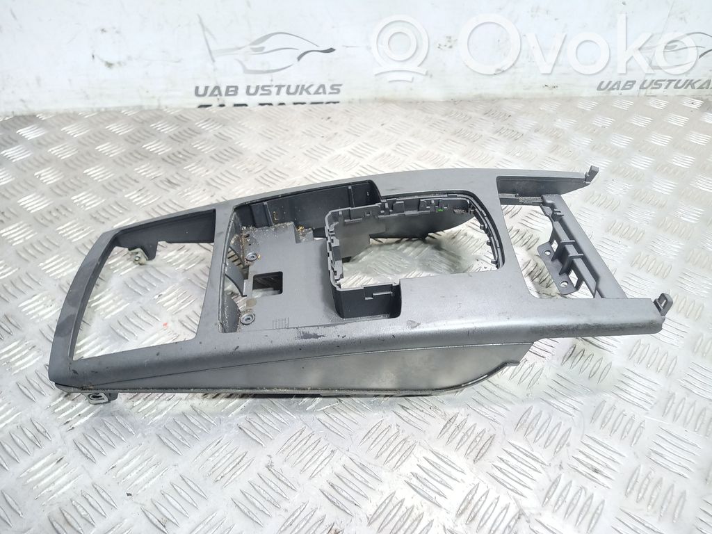 Audi A6 S6 C6 4F Centrinė konsolė 