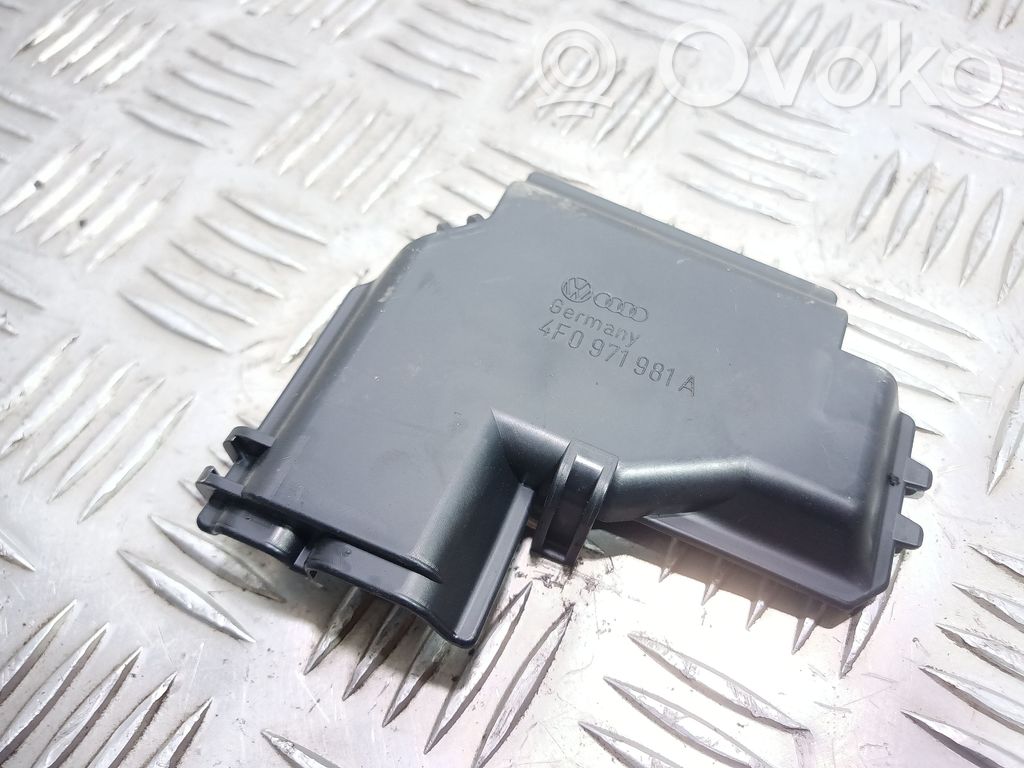 Audi A6 S6 C6 4F Fuse box cover 