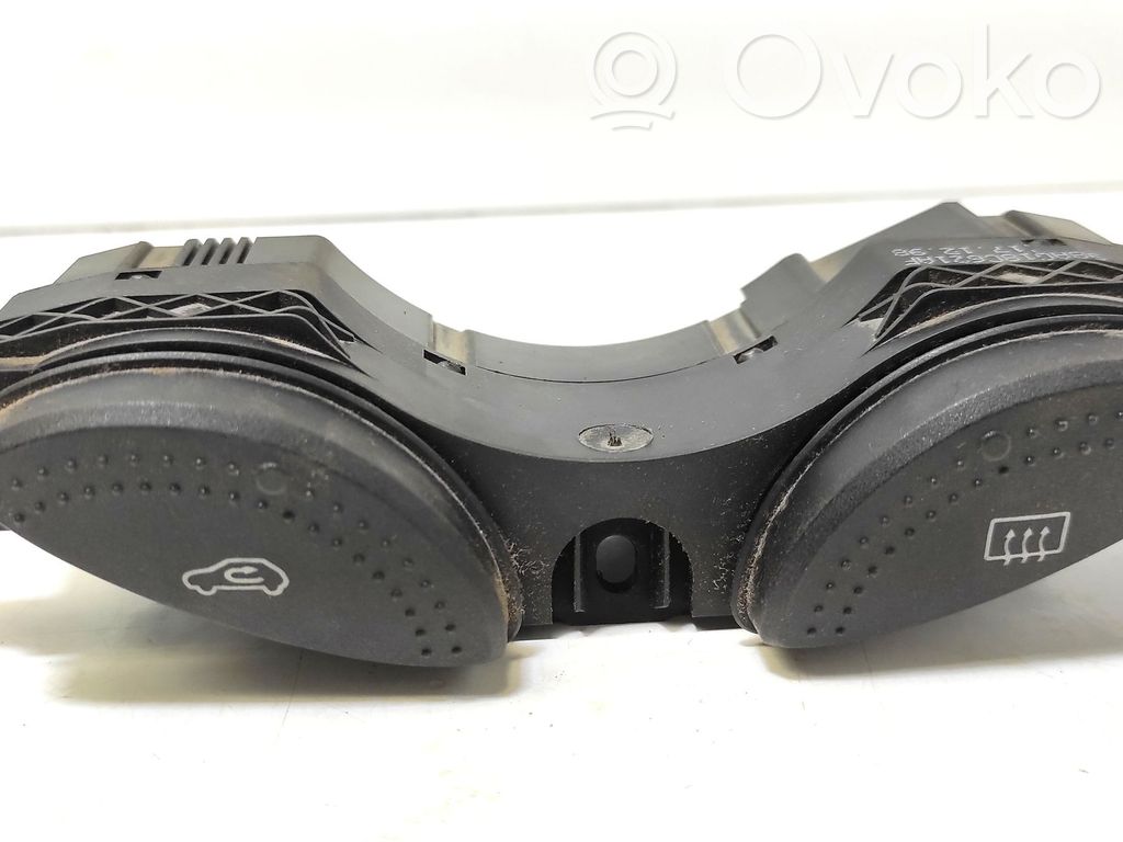 Ford Focus Windscreen/window heater switch 