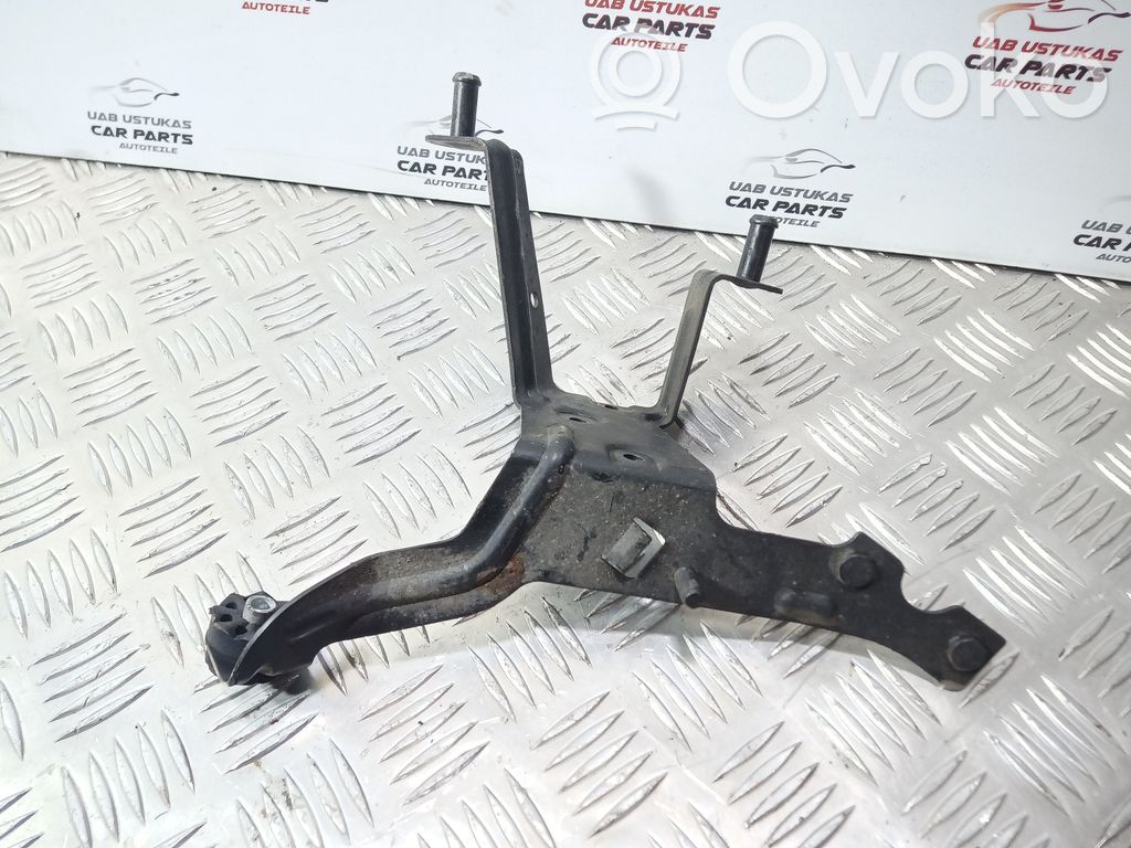 BMW 5 E60 E61 Autres pièces compartiment moteur 