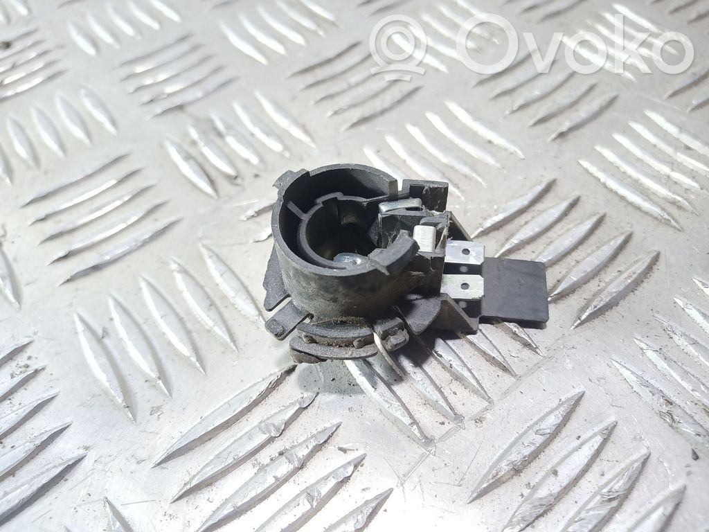 Audi 100 200 5000 C3 Aizmugures spuldzes vāka turētājs 