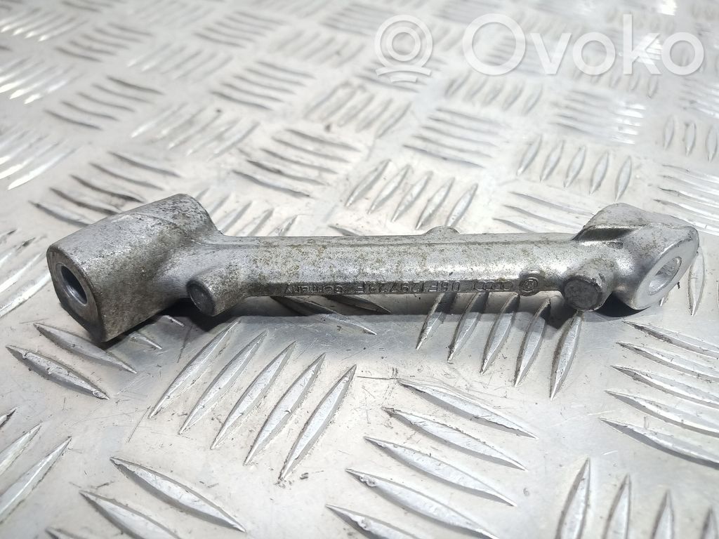 Audi A4 S4 B7 8E 8H Other engine bay part 
