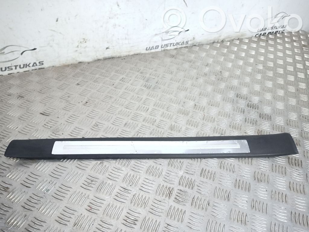 Audi A4 S4 B7 8E 8H Listwa progowa przednia 