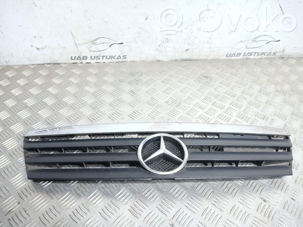 Mercedes-Benz A W168 Augšējais režģis 