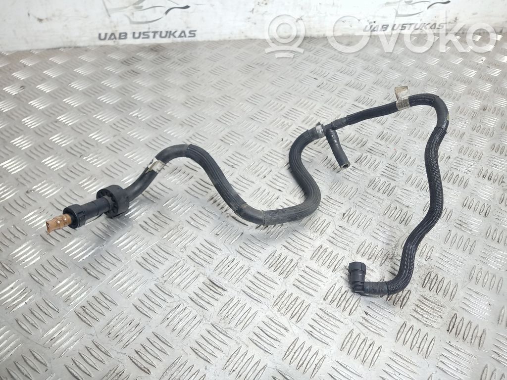 BMW 1 E81 E87 Fuel line pipe 