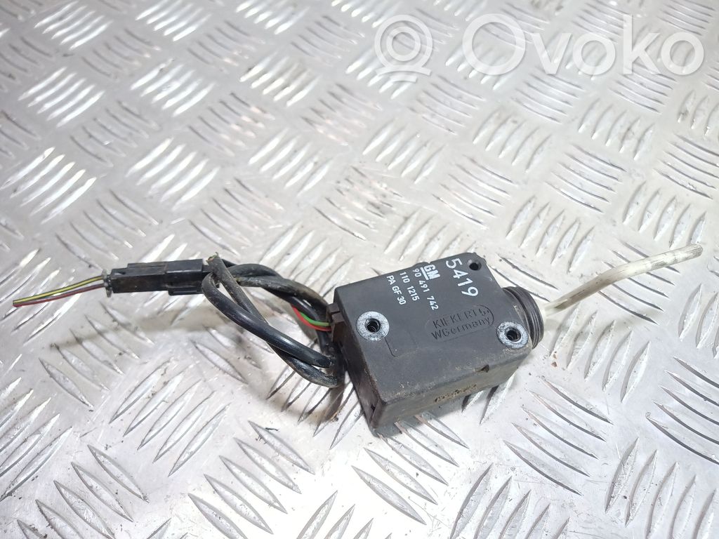 Opel Omega B1 Fuel tank cap lock motor 