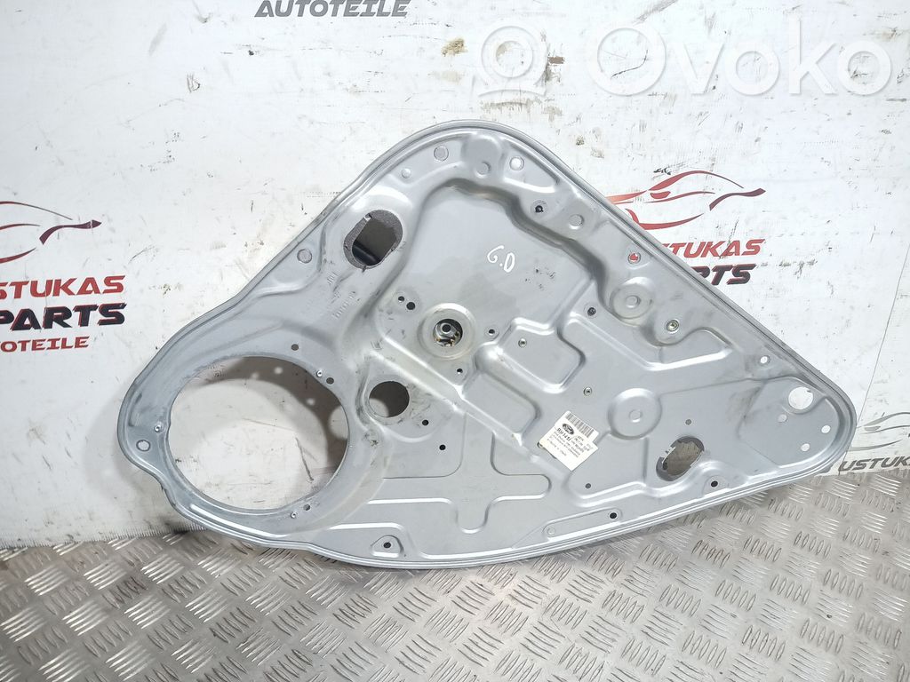 Ford Kuga I Mecanismo para subir la puerta trasera sin motor 