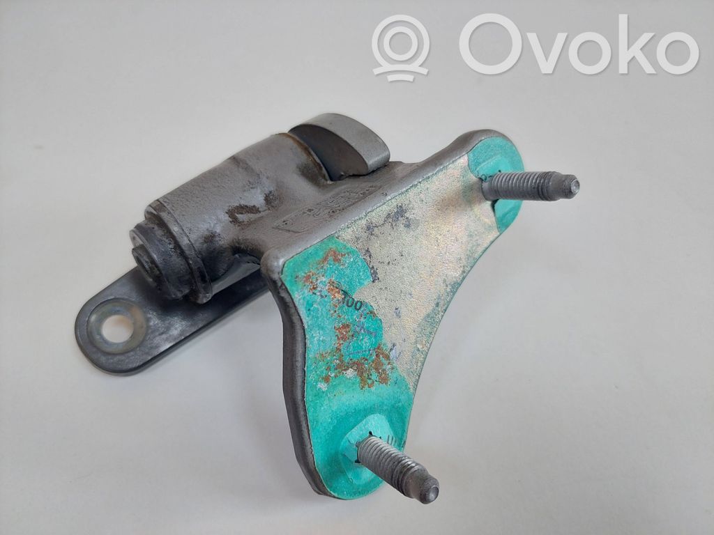 Mercedes-Benz C W204 Front door lower hinge 