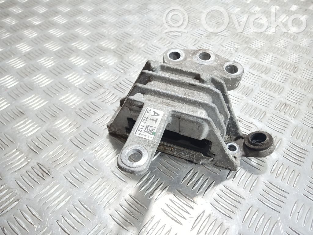 Opel Insignia A Engine mount bracket 