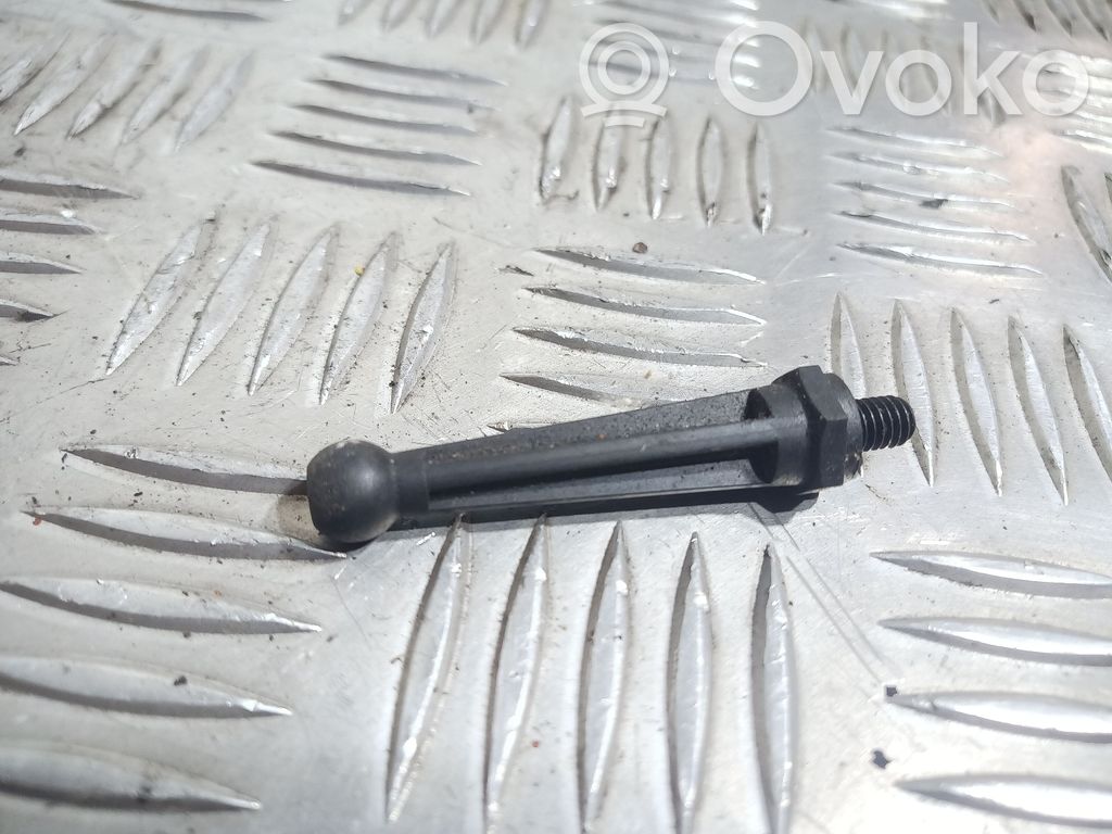 Jaguar XF X250 Kita variklio skyriaus detalė 
