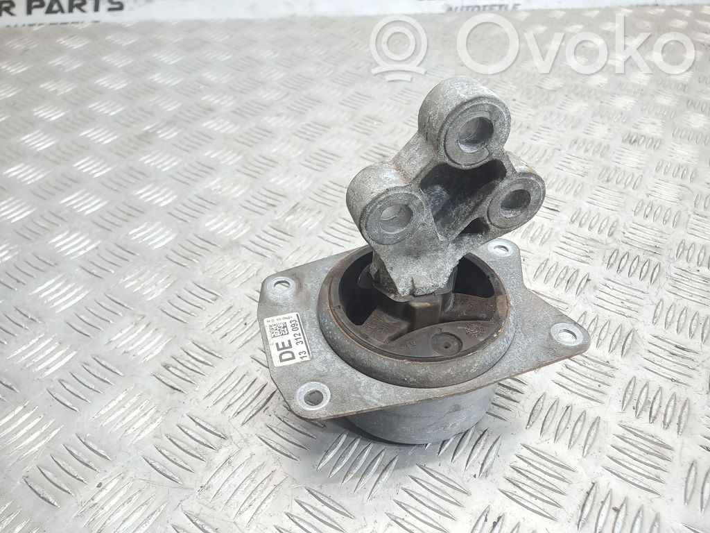 Opel Insignia A Engine mount bracket 
