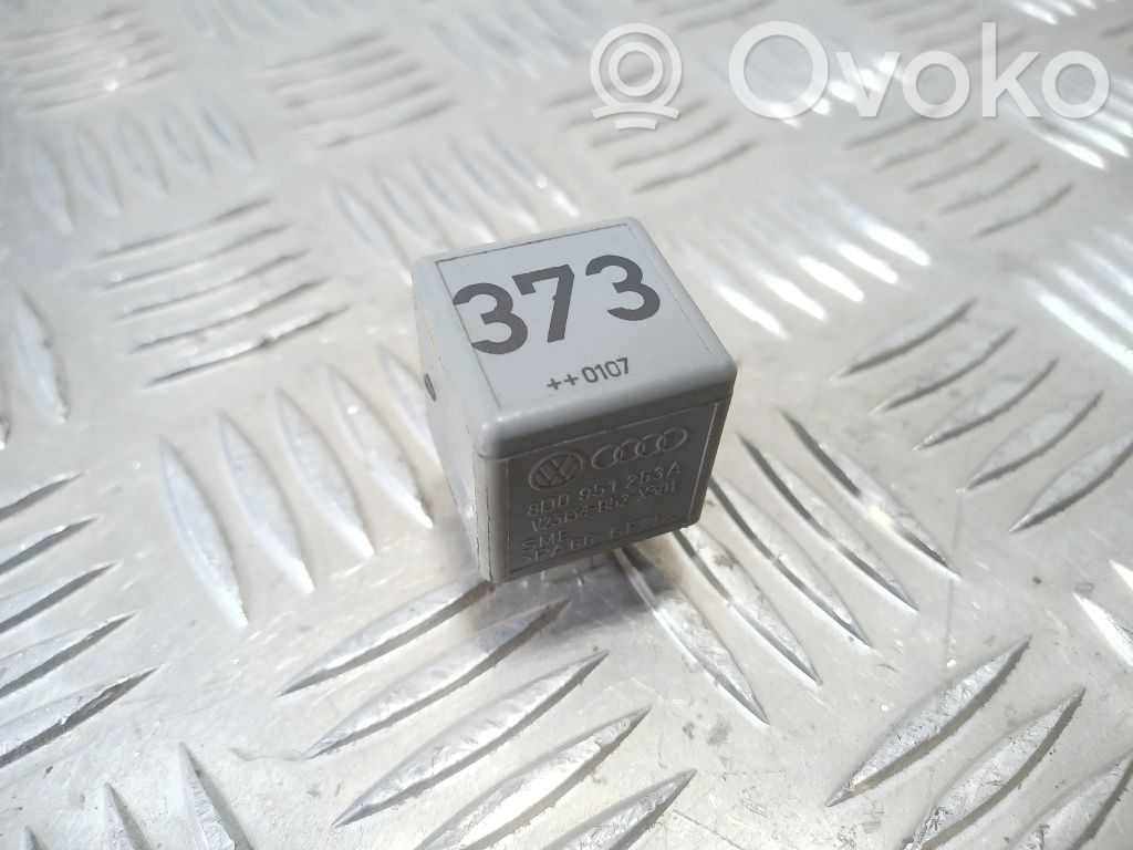 Volkswagen PASSAT B5.5 Other relay 