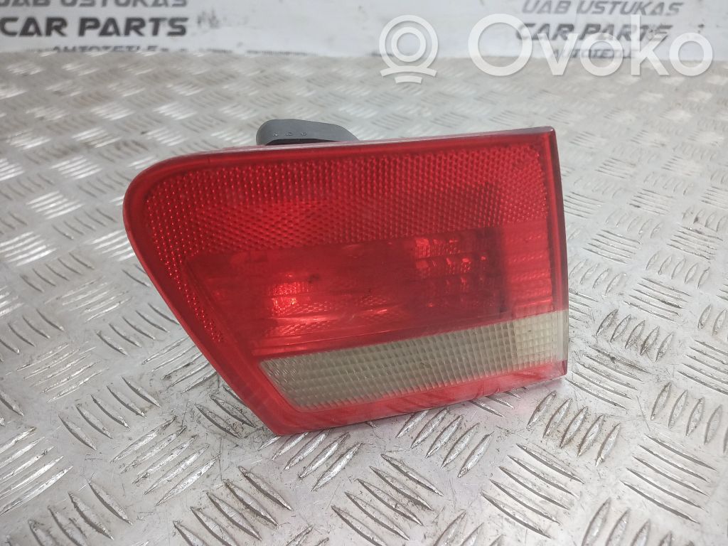 BMW 3 E46 Aizmugurējais lukturis pārsegā 