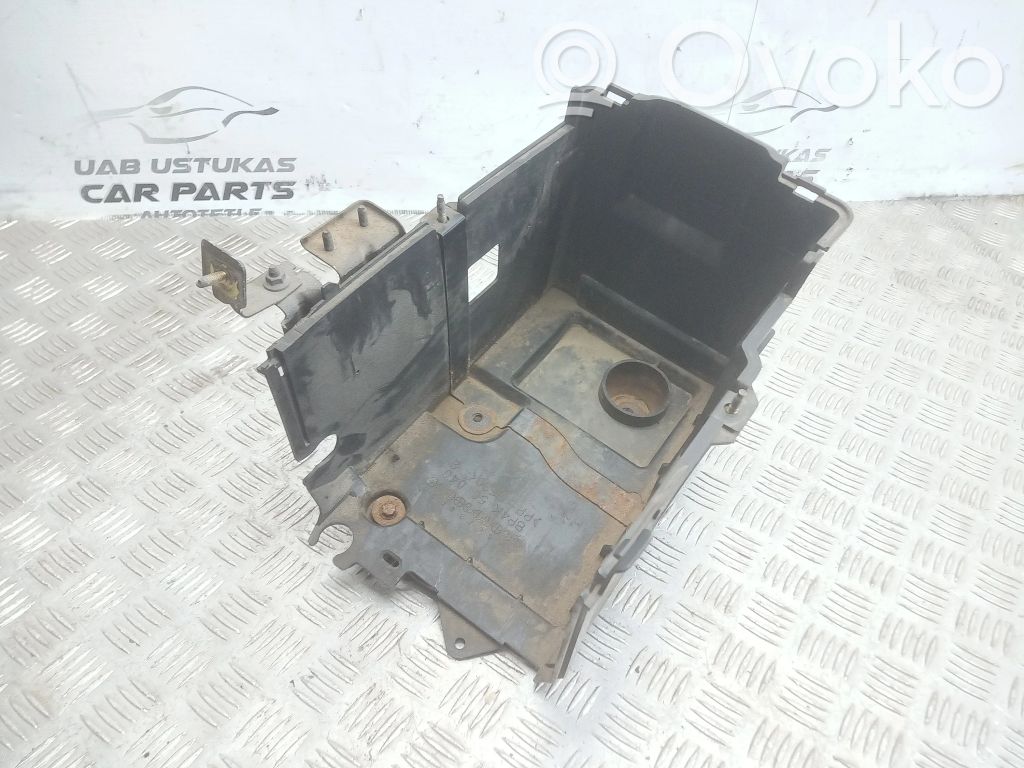 Mazda 3 I Akumulatora kaste 