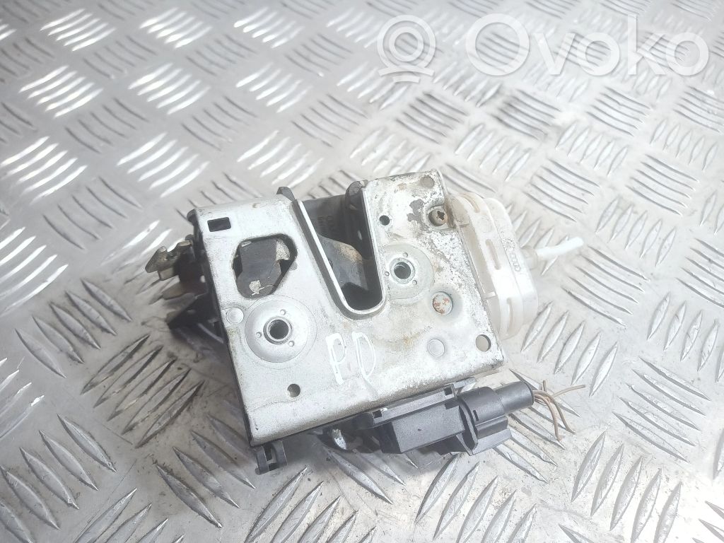 Audi A4 S4 B5 8D Front door lock 