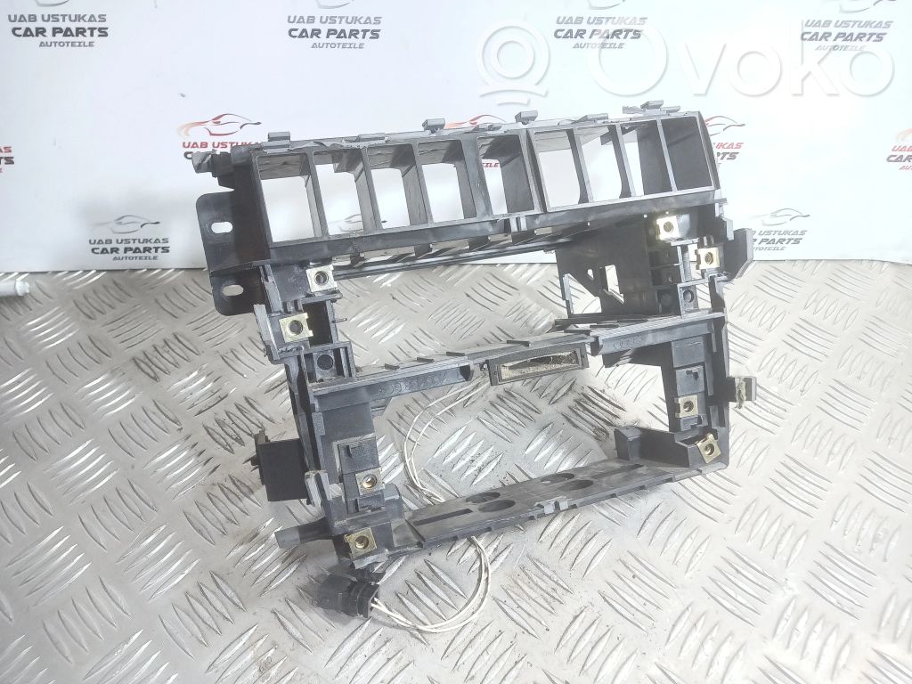 Audi A4 S4 B5 8D Radijos/ navigacijos apdaila 