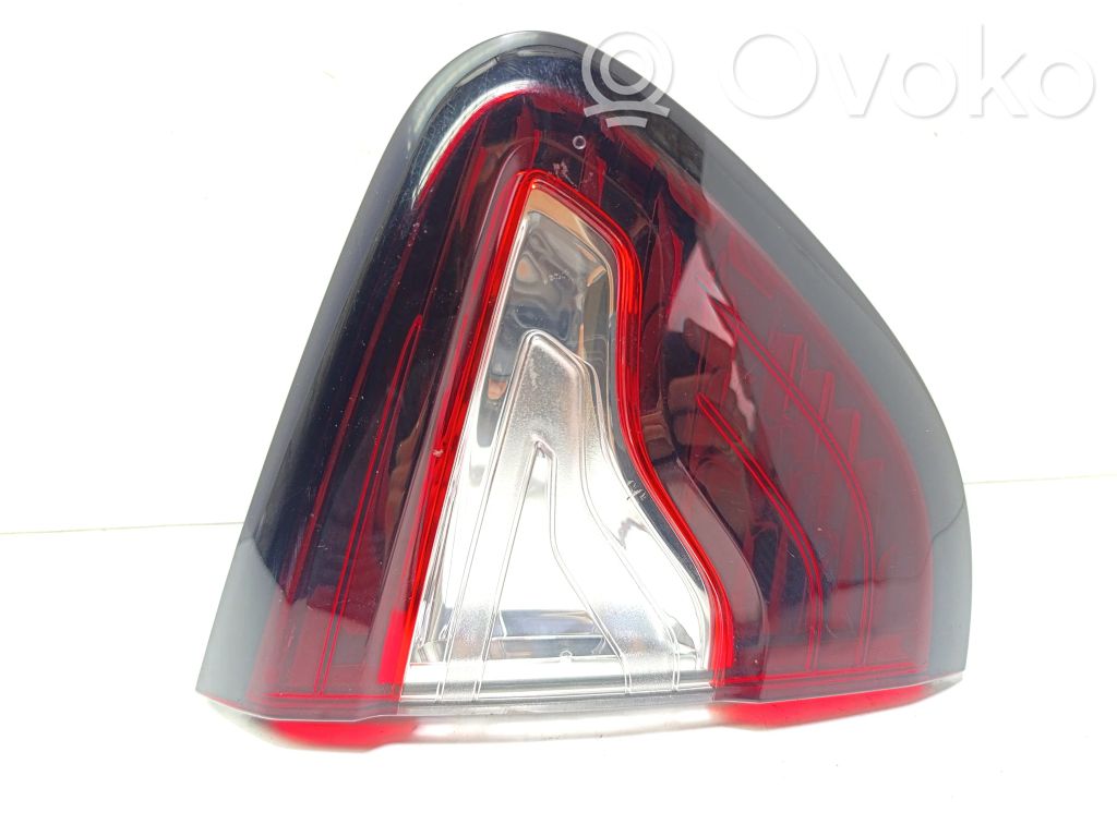 Renault Captur Tailgate rear/tail lights 