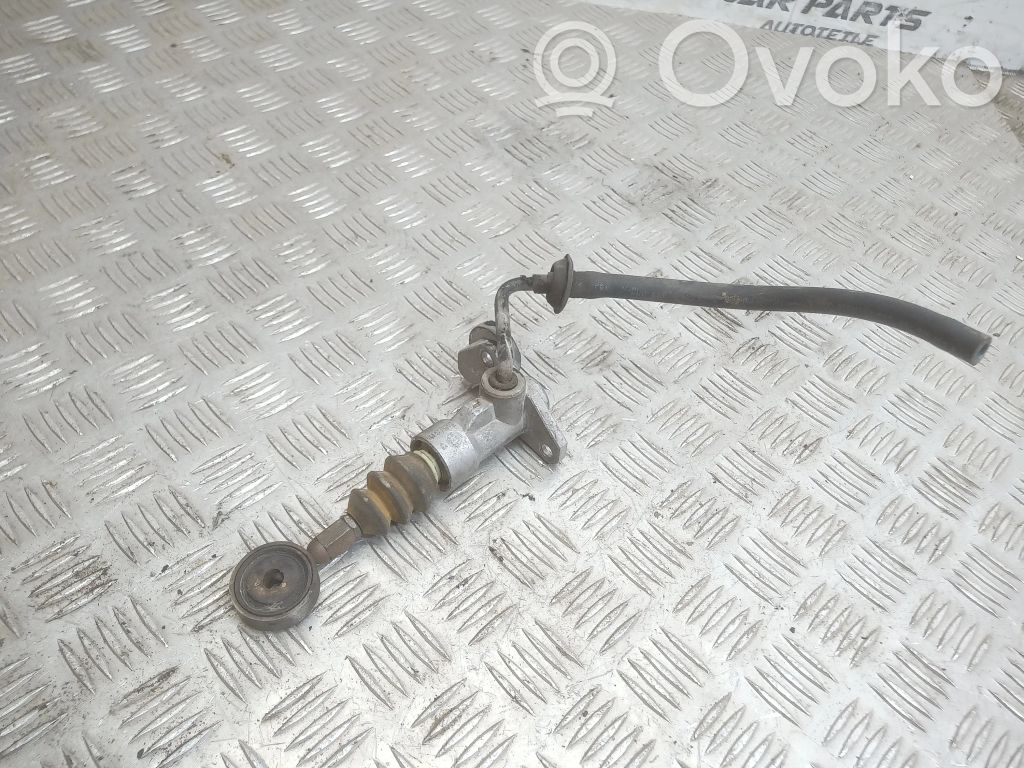 Kytkimen apusylinteri   8D1721401B