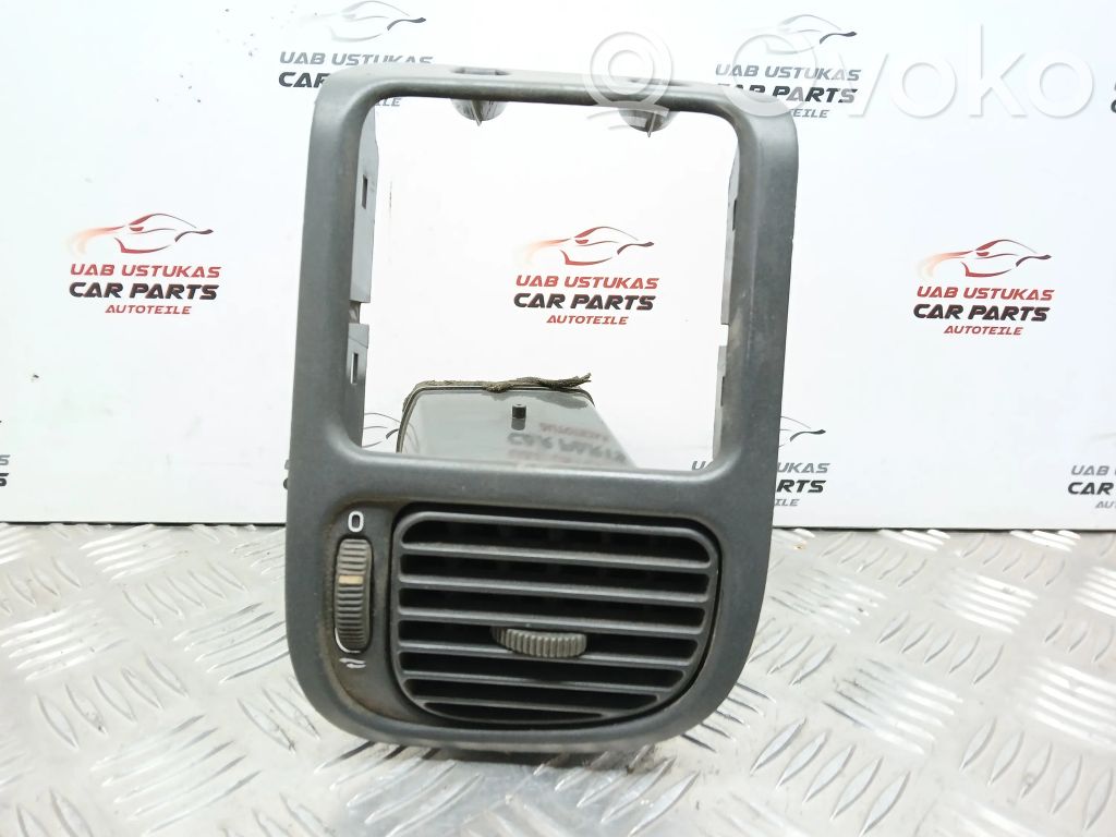 Volvo S40, V40 Moldura protectora de la rejilla de ventilación lateral del panel 