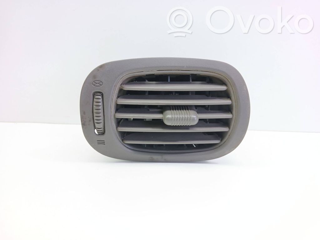 Chrysler Grand Voyager IV Sānu gaisa režģis 