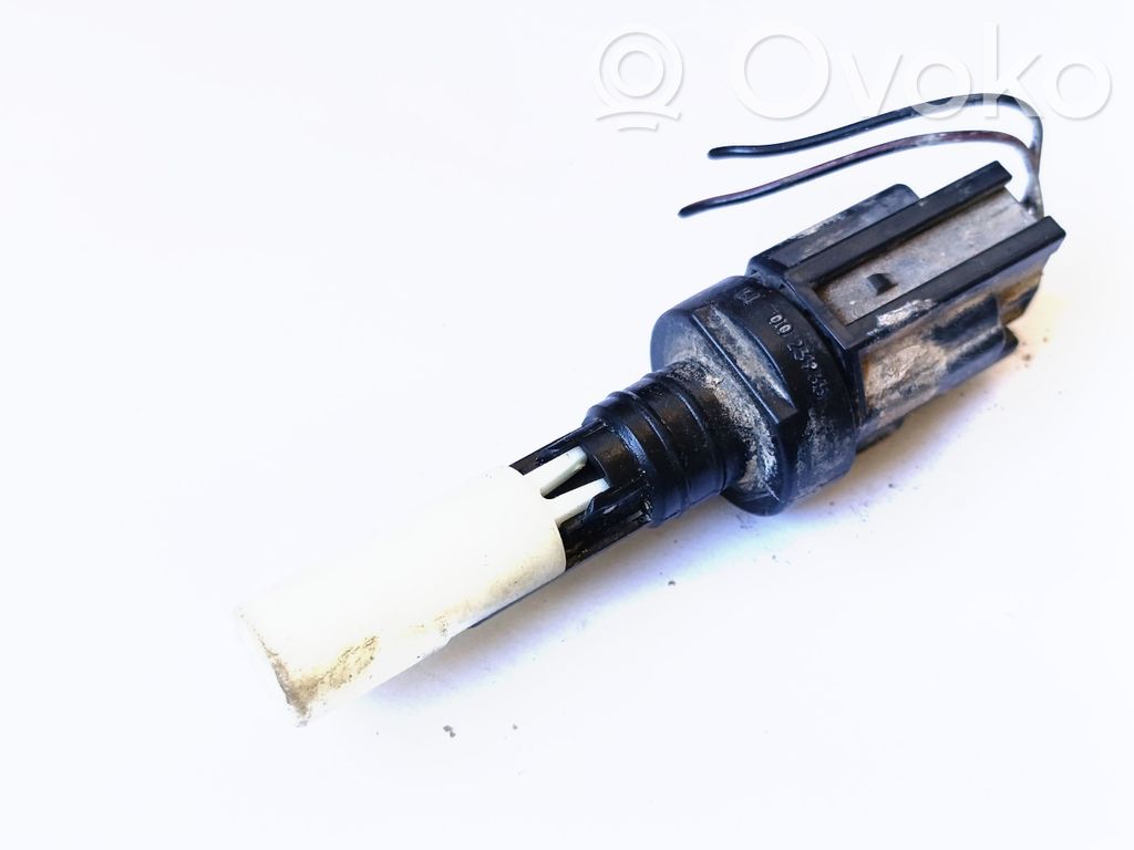 Ford Mondeo Mk III Windshield washer fluid level sensor 