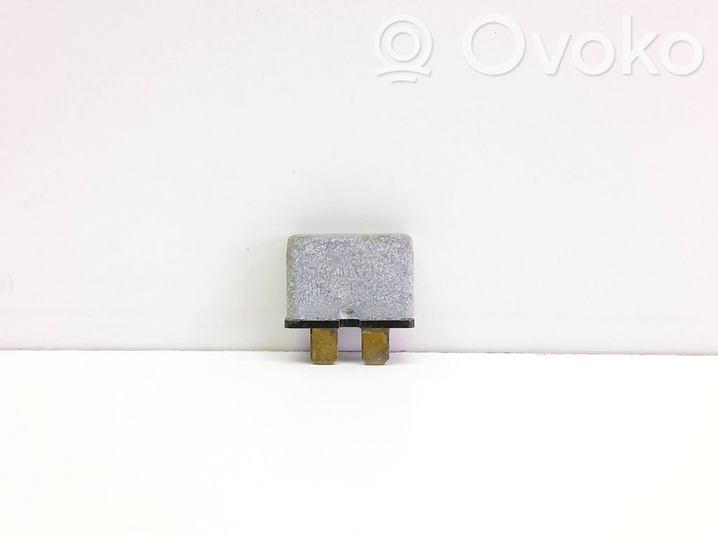 Audi A6 S6 C4 4A Other relay 
