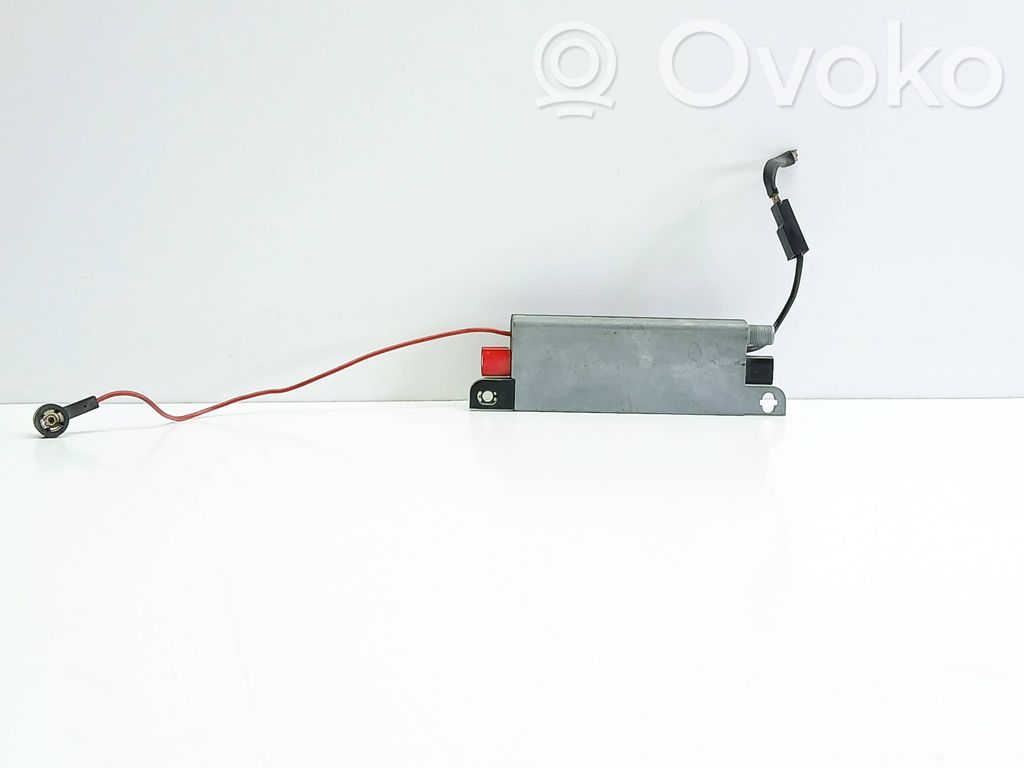 Audi A4 S4 B5 8D Antennin ohjainlaite 