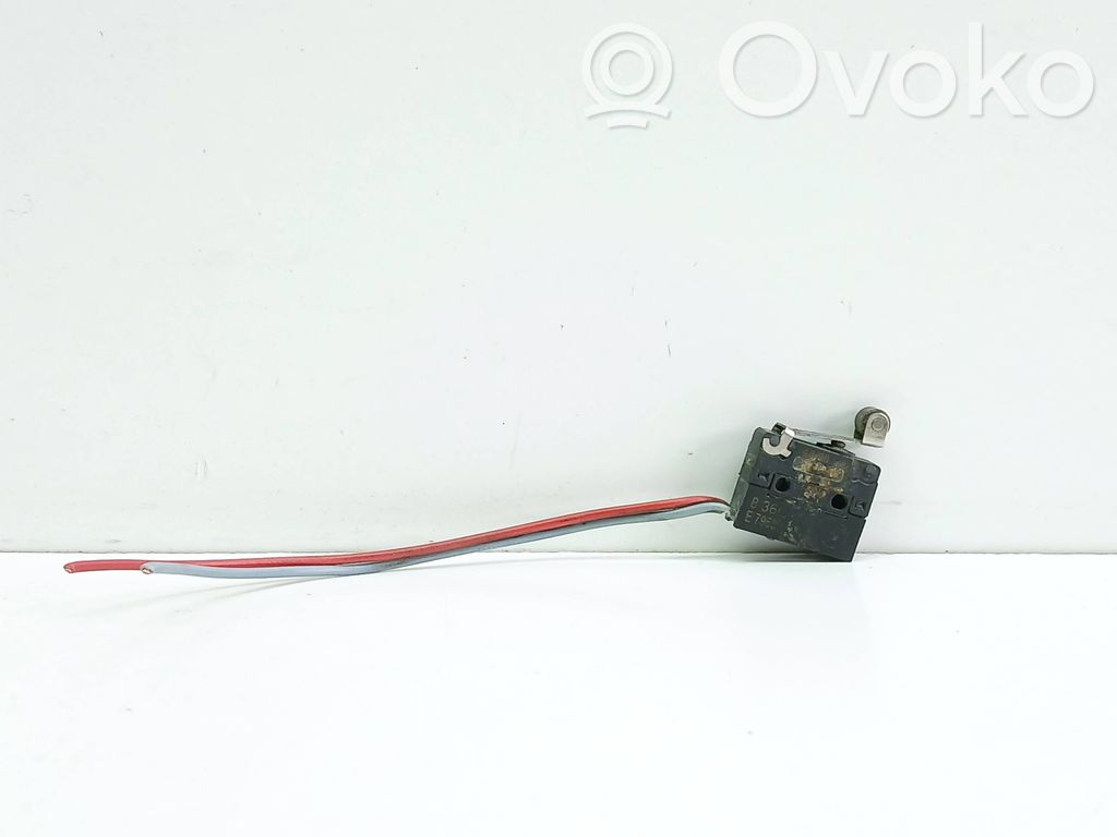 BMW 5 E39 Tailgate opening switch 