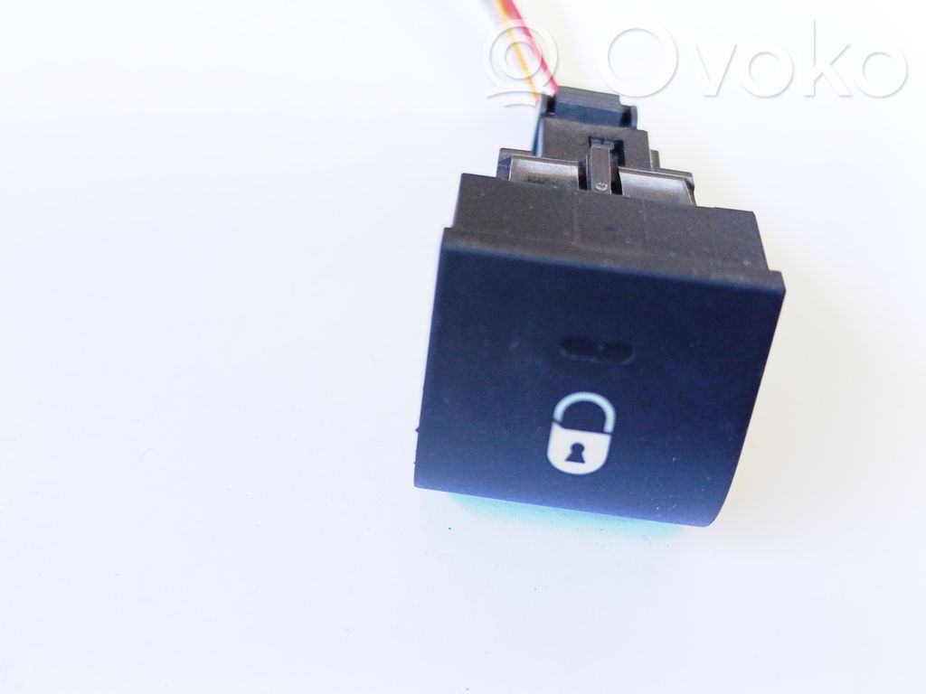 Peugeot 207 Central locking switch button 