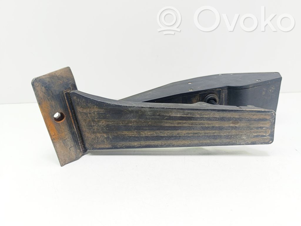 Pedal del acelerador   6762482
