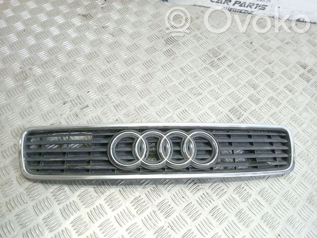Audi A4 S4 B5 8D Maskownica / Grill / Atrapa górna chłodnicy 