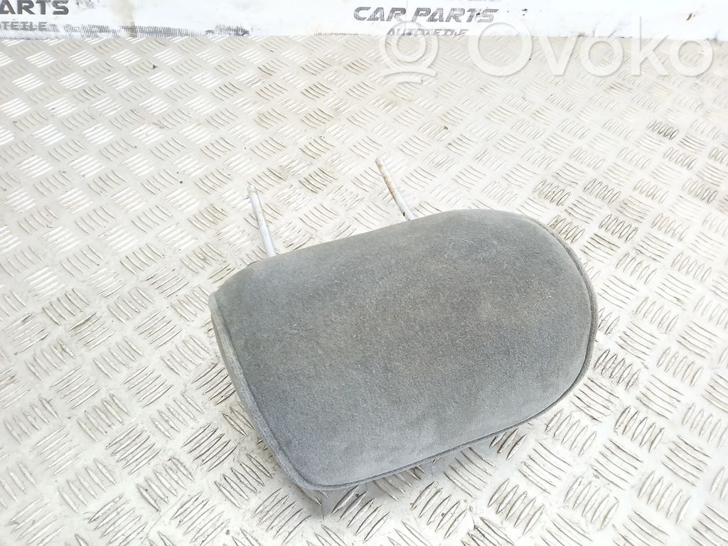 Reposacabezas del asiento delantero