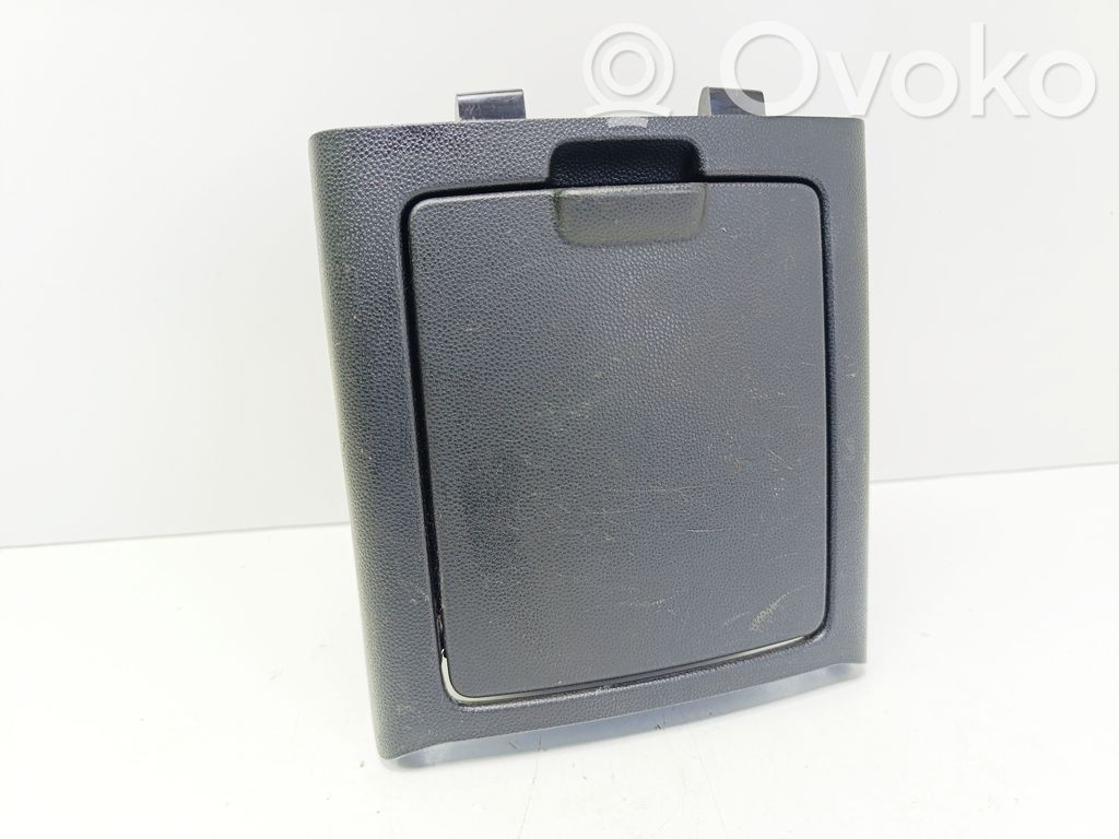 Mazda 5 Cup holder back 