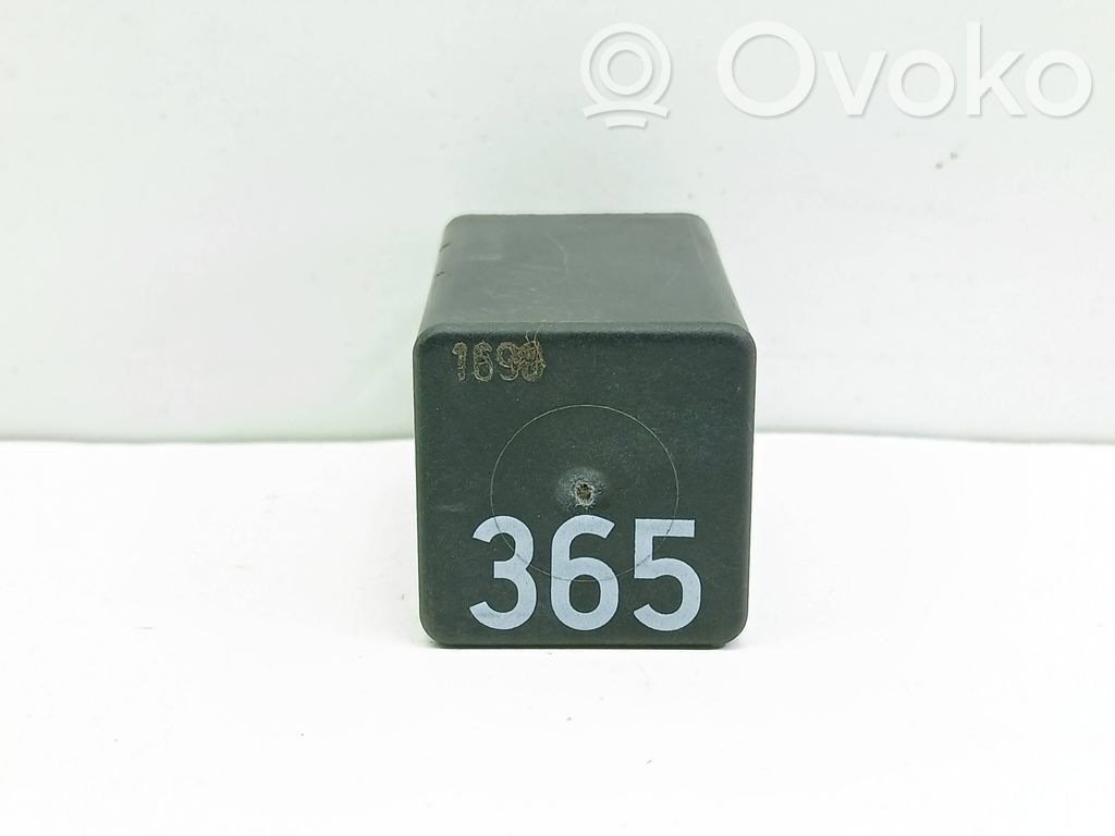 Audi A4 S4 B5 8D Muu rele 