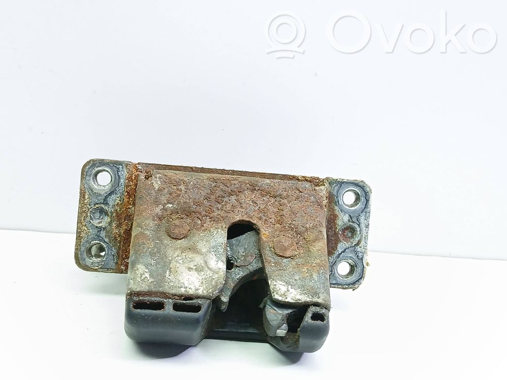 Loading door lock