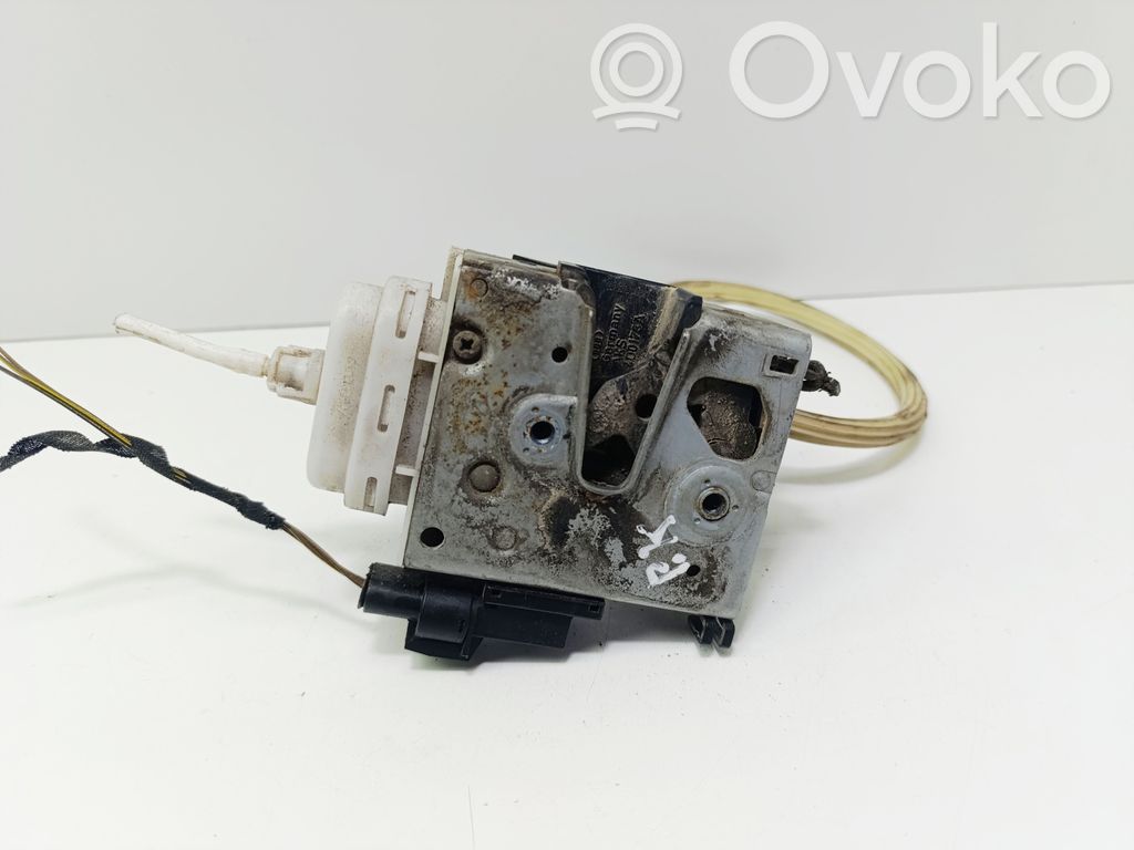 Audi A4 S4 B5 8D Etuoven lukko 