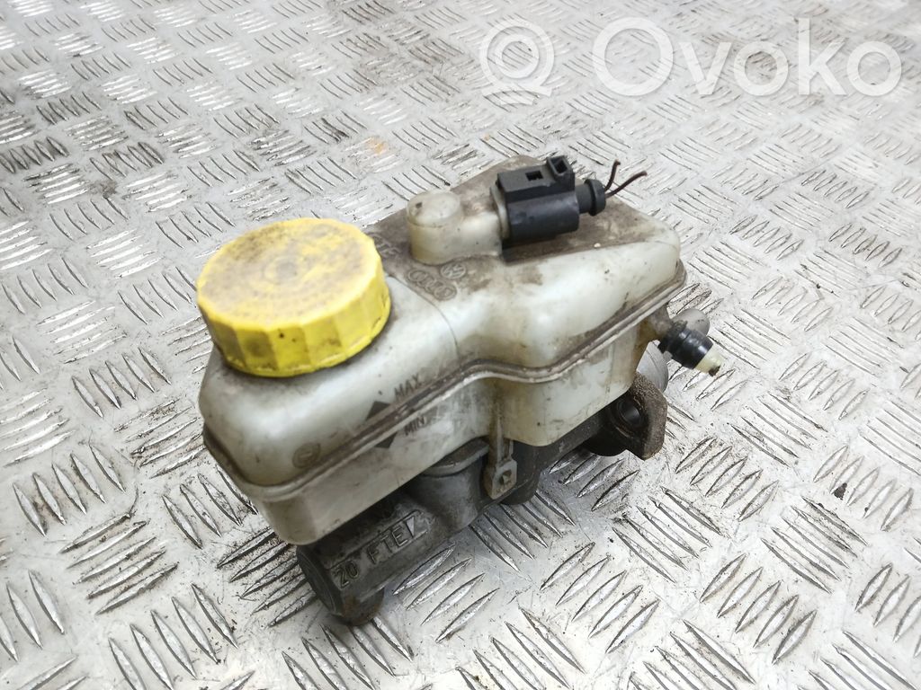 Volkswagen Polo IV 9N3 Pompă centrală de frână