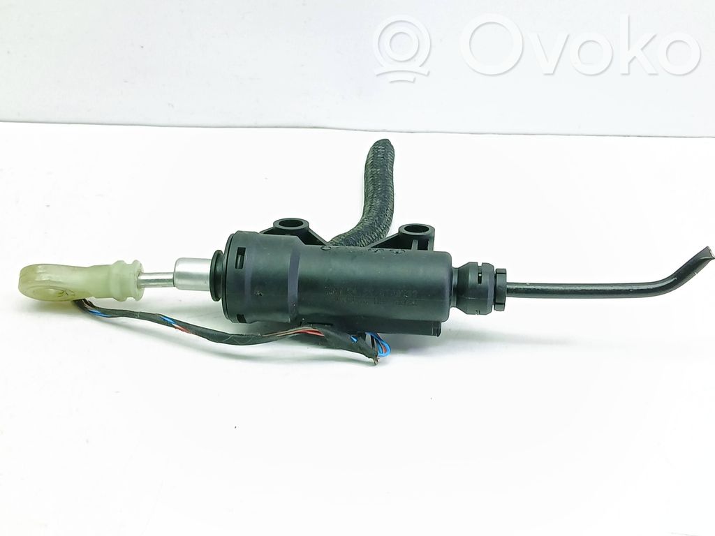 BMW 5 F10 F11 Cilindro maestro de embrague 
